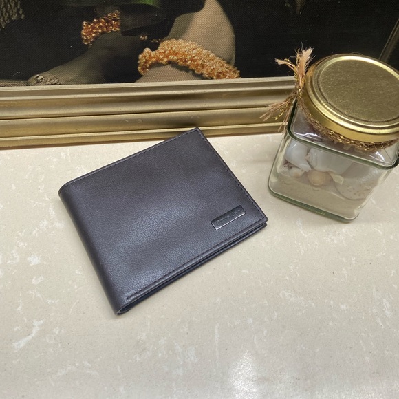 Calvin Klein Leather Wallet. UNISEX - Picture 6 of 11